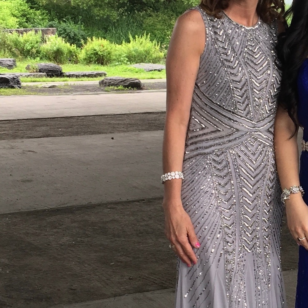 Evening Elegant long dress Très chic design Grey sequence with a flair bottom . - Picture 9 of 17